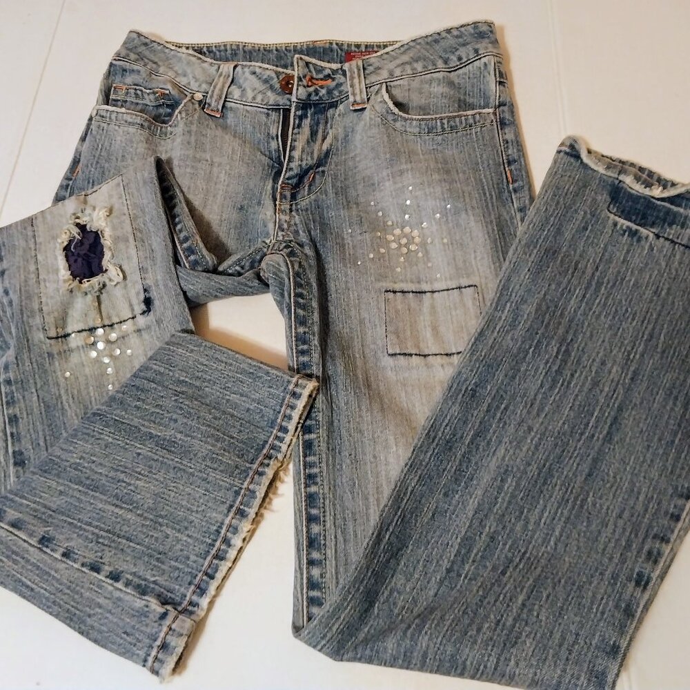 BONGO SIZE 7 LOW RISE FLARE LEG JEANS